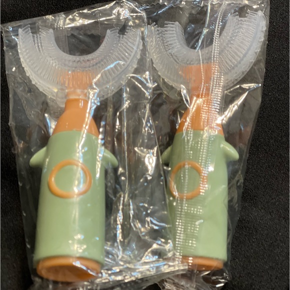 Set of two U Shaped Children’s toothbrushes - Picture 2 of 2